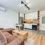 Stylish 1br In The Heart Of Town Διαμέρισμα *