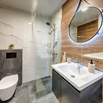 Stylish 1br In The Heart Of Town Διαμέρισμα